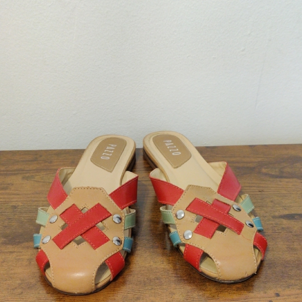 PAZZO. Women's Red and Tan Sandals